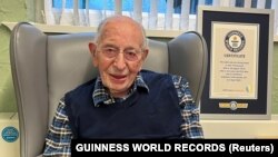 Джон Тиннісвуд, 111 років