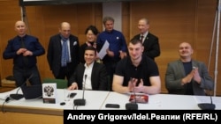 Участники форума в Берлине, поставившие под декретом подписи "вживую".