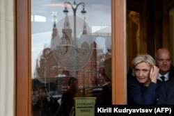 Зараз очільниця парламентської групи «Національне об’єднання» (RN) Марін Ле Пен у Москві, 24 березня 2017 року