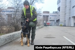 Дейк з кінологом