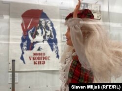 Lutka Lepa Brena u Muzeju Jugoslavije.