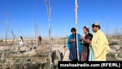 د بلوچستان په پښتون مېشتو سيمو کې ځینې خلک د اختر له لمانځه وروسته هدیرو ته ځي او مړه شويو خپلوانو ته دوعا کوي