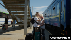 Кадр из фильма "Немного чужая"