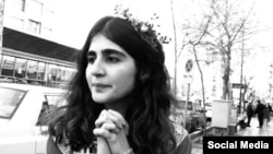 دادگاه سپیده قلیان قرار بود به شکایت آمنهسادات ذبیحپور از او رسیدگی کند، اما بهدلیل آنکه خانم قلیان «نپذیرفت» با حجاب اجباری در جلسه محاکمه حاضر شود، لغو شد