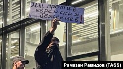 Напередодні стало відомо, що до тисячі людей увірвалися до аеропорту в Махачкалі через рейс із Тель-Авіва, на борту якого нібито могли бути громадяни Ізраїлю