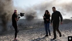 На полігоні. Журналістка Радіо Свобода, ведуча програми Свобод Live Власта Лазур і міністр міністр внутрішній справ України Ігор Клименко. 7 червня 2024 року