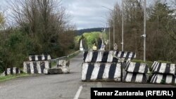 რკინა-ბეტონის ჯებირები ენგურის ხიდთან, აფხაზეთის ადმინისტრაციულ საზღვართან - საილუსტრაციო ფოტო