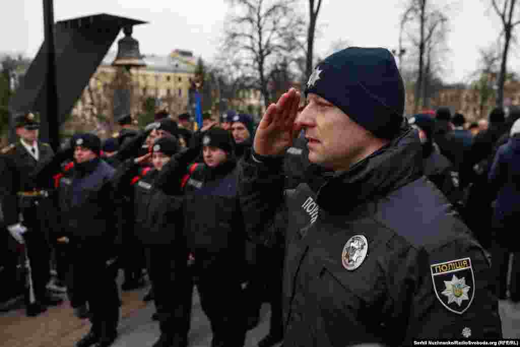 Працівники поліції вшановують пам’ять загиблих учасників Революції гідності