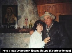 Джон Лавра на пенсії в родинному домі