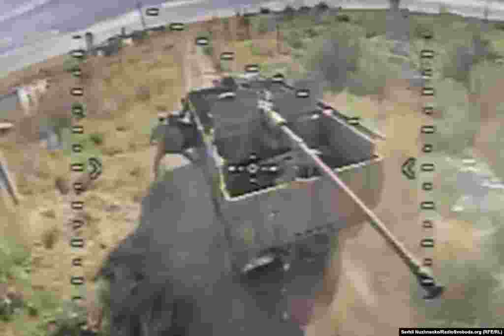 Скрін відео з FPV камікадзе за секунду до ураження С-60 