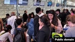 Вдалося вивезти 74 громадян України. Фото ілюстративне