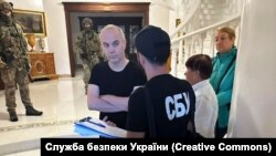 Під час оголошення підозри народному депутату Нестору Шуфричу, якого звинувачують у державній зраді, 15 вересня 2023 року