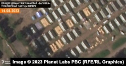 Процес демонтажу наметів у північній частині військової бази. Знімок від 14 серпня 2023 року