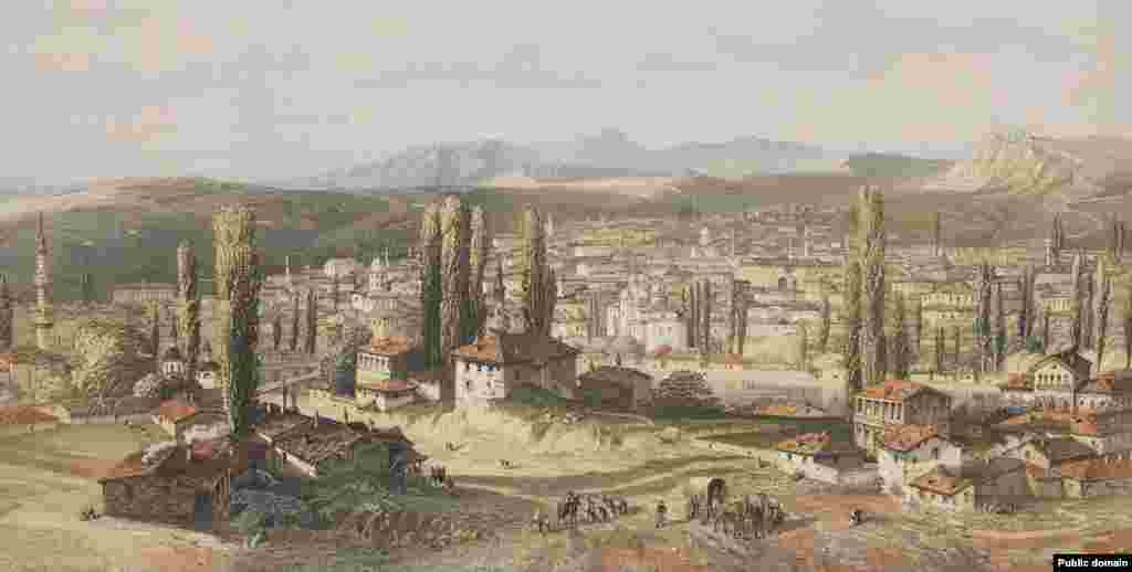 Белогорск, который крымские татары называли Карасубазаром, с крымскотатарского переводится как «рынок на Карасу» Это крымское название происходит от базара в городе, еще известном как невольничий рынок, где работорговцы покупали взятых во время набегов на Московское царство и Речь Посполитую пленных во времена Крымского ханства  