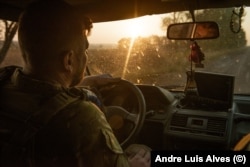 Командир батальйону 37-ї бригади морської піхоти Анатолій їде на позицію своїх бійців