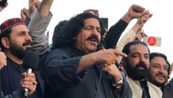 علي وزیر څه باندې ۲ کاله وروسته د خپلې انتخاباتي حلقې له اوسېدونکو سره لیدلي علي وزیر څه باندې ۲ کاله وروسته د خپلې انتخاباتي حلقې له اوسېدونکو سره لیدلي