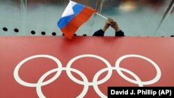 У січні 2023 року МОК запропонував дозволити їм змагатися, якщо вони не висловлювалися за війну в Україні та не вживають допінгу