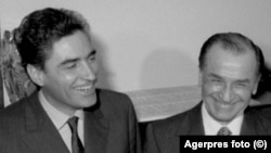 Fostul președinte, Ion Iliescu, și fostul premier, Petre Roman. Foto: 11 ianuarie 1990.