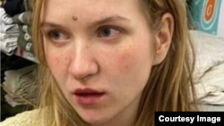 Дар’я Трепова на вечорі Татарського в петербурзькому кафе передала йому статуетку, яка, за даними слідства, була начинена вибухівкою