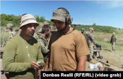 Віталій (ліворуч) у звичайному житті займався танцями