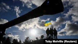 «Відданість. Рішучість. І щире прагнення захищати Батьківщину. Щодня. Щосекунди. Українці демонструють всьому світу, що означає бути добровольцем» – Валерій Залужний