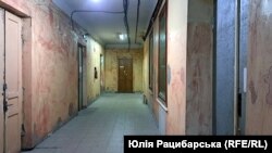 У коридорі роблять ремонт