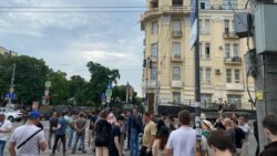 Жители Ростова у штаба Южного военного округа