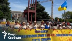 «Де мій син?»: українські жінки прийшли в офіс Червоного Хреста в Женеві (відео) «Де мій син?»: українські жінки прийшли в офіс Червоного Хреста в Женеві (відео)