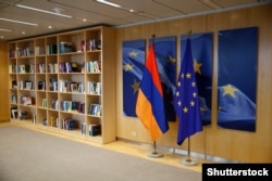 Прапори Вірменії та ЄС (ілюстраційне фото)