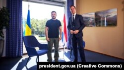 Президент України Володимир Зеленський і прем’єр-міністр Нідерландів Марк Рютте (праворуч). Ейндховен, Нідерланди, 20 серпня 2023 року 