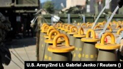 «Я бачу, що певні кроки вже вживаються, але треба швидше, більше», – каже Дмитро Кулеба.