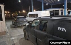 Автівки, куплені волонтером в дорозі на фронт