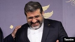 خود وزیر ارشاد که کتابی با عنوان «اندیشۀ سیاسی آیت‌الله خامنه‌ای» نوشته، پیش از دولت رئیسی، اساسا سابقه کار اجرایی در دولت نداشته است