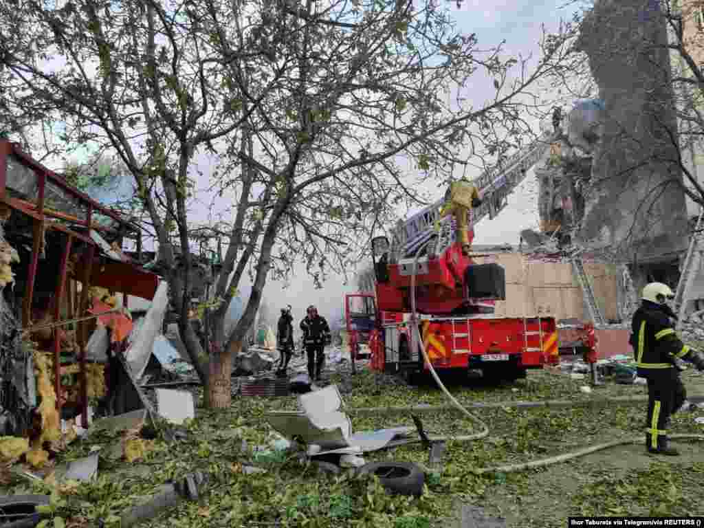 На фото, отриманому з соціальних мереж, зафіксовано наслідки ракетного удару по Черкасах  