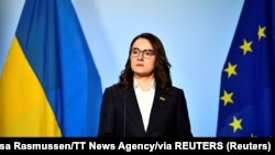 «Сьогодні на зустрічі передала керівнику місії МВФ Гевіну Грею лист із запитом про нову програму співпраці, яка повинна підтримати Україну протягом наступних декількох років», – заявила очільниця уряду