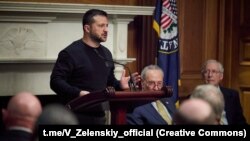 За словами Володимира Зеленського, він розповів сенаторам про безпекову та економічну ситуацію в Україні