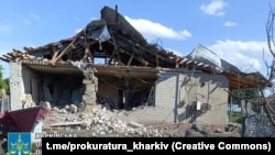 Також обстріл пошкодив приватні домоволодіння та господарчі будівлі в селі