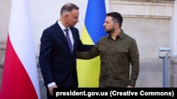 Президент України Володимир Зеленський (праворуч) і президент Польщі Анджей Дуда. Луцьк, 9 липня 2023 року