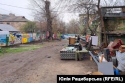 Внутрішній двір поки має такий вигляд