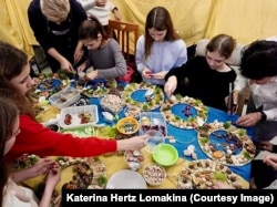 Також тут організовують курси для жінок і майстер-класи для дітей