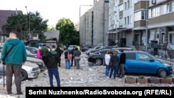 پر کییف د بې پیلوټه الوتکو د بریدونو له امله د اوښتو زیانونو یو انځور