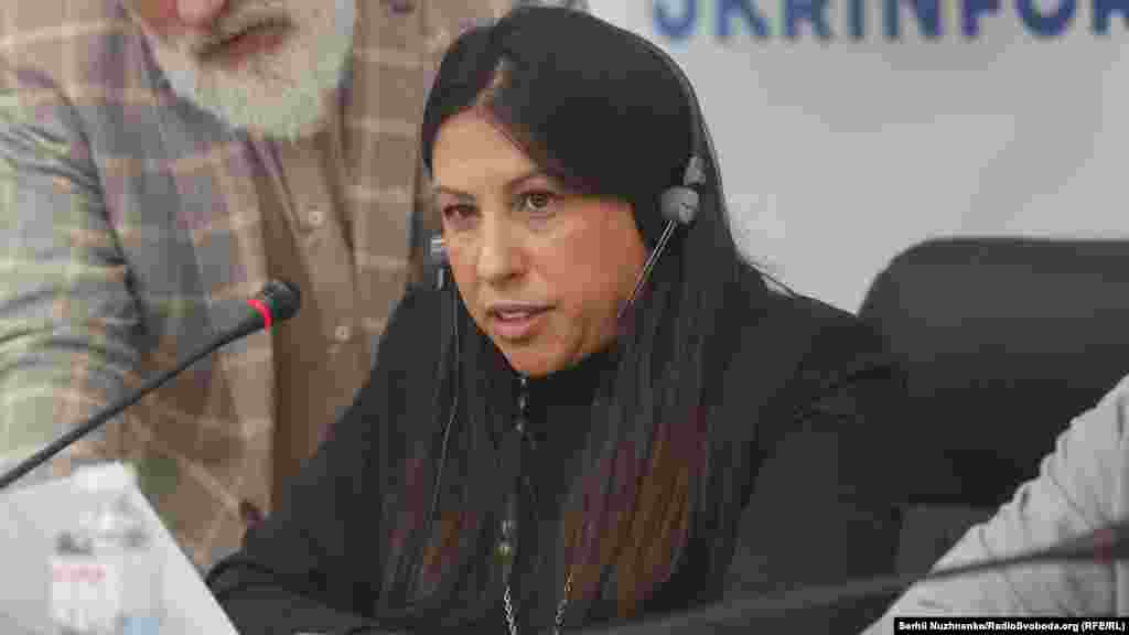 «У 2019 році переговори президента Зеленського призвели до звільнення кореспондентів РВЄ/РС Станіслава Асєєва та Олега Галазюка з полону на сході України. Ми сподіваємося, що подібні зусилля допоможуть Владиславу та іншим людям звільнитися та возз’єднатися зі своїми сім’ями», – наголосила головна редакторка Радіо Вільна Європа/Радіо Свобода Нікола Карім.  