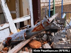 Уламки снаряда, який впав на дитсадок