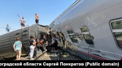 За даними місцевих телеграм-каналів, аварія сталася через водія самоскида, який спробував проскочити перед поїздом