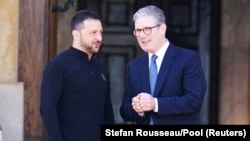 Президент України Володимир Зеленський (ліворуч) і прем’єр-міністр Великої Британії Кейр Стармер. Бленгеймський палац, поблизу Оксфорда, 18 липня 2024 року
