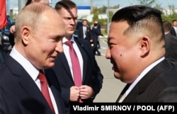 Керівники Північної Кореї і Росії, Кім Чен Ір (праворуч) та Володимир Путін. Амурська область, Росія, 13 вересня 2023 року