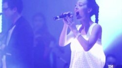 «Моя дорога з підйомами, але все одно повертається в Україну»: біженка влаштовує 3D-шоу (відео) «Моя дорога з підйомами, але все одно повертається в Україну»: біженка влаштовує 3D-шоу (відео)