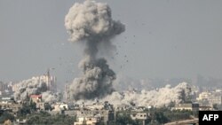 د اکتوبر پر ۲۳مه د غزې په شمال کې د اسراییلو تر بمبارۍ وروسته لوګي پورته کېږي.