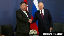 Після зустрічі з Путіним Кім Чен Ин (л) ще самостійно відвідає два міста РФ на Далекому Сході – Комсомольськ-на-Амурі та Владивосток