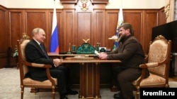 Президент России Владимир Путин и глава Чечни Рамзан Кадыров на встрече в Кремле 13 марта 2022 года